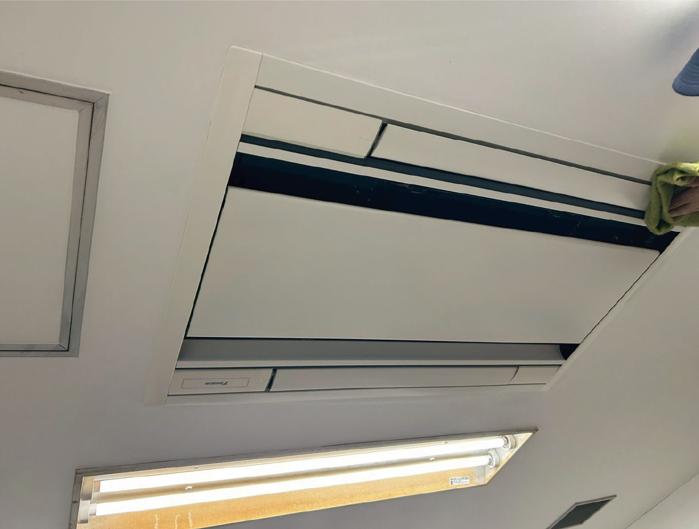 業務用空調フィルター清掃